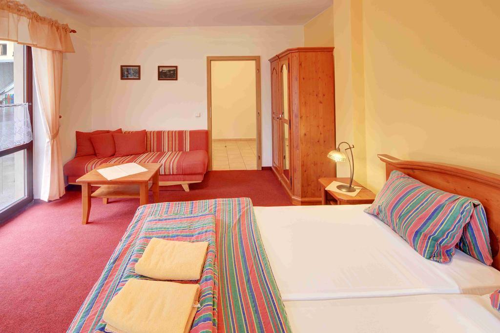Hradni Basta Hotel Becov nad Teplou Exterior photo