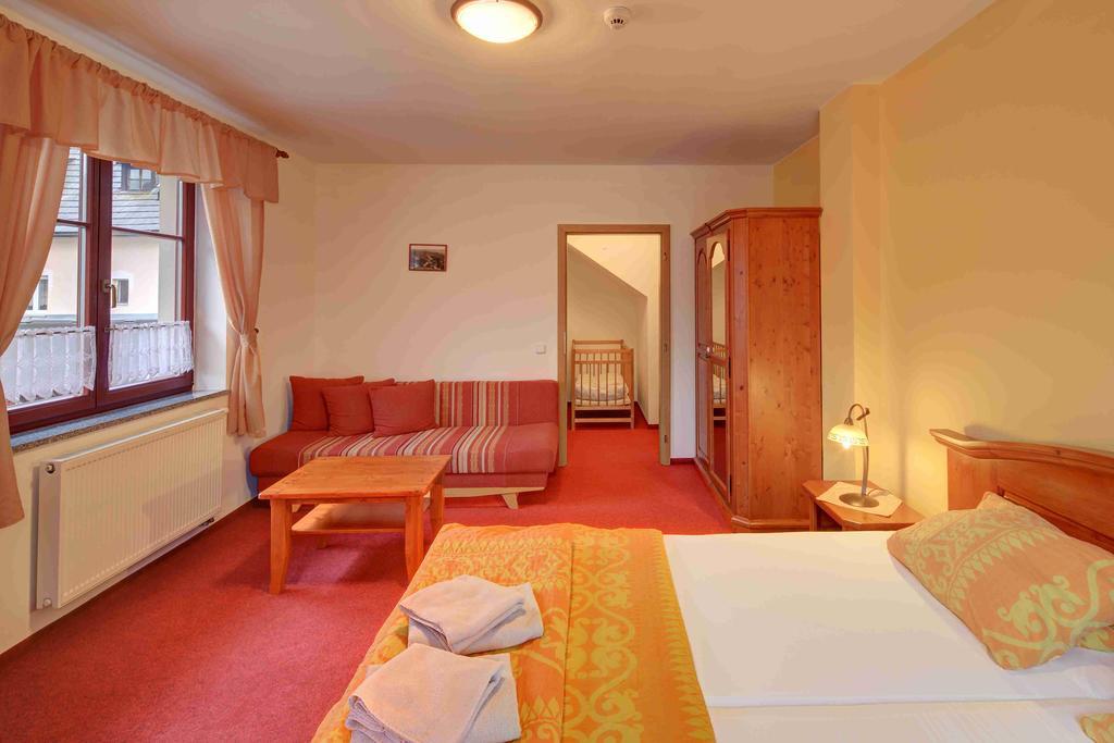 Hradni Basta Hotel Becov nad Teplou Exterior photo