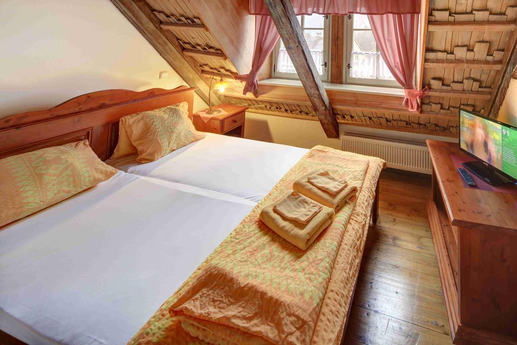 Hradni Basta Hotel Becov nad Teplou Exterior photo