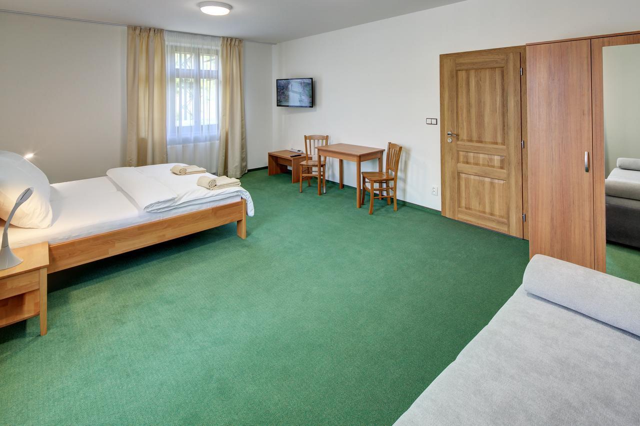 Hradni Basta Hotel Becov nad Teplou Exterior photo