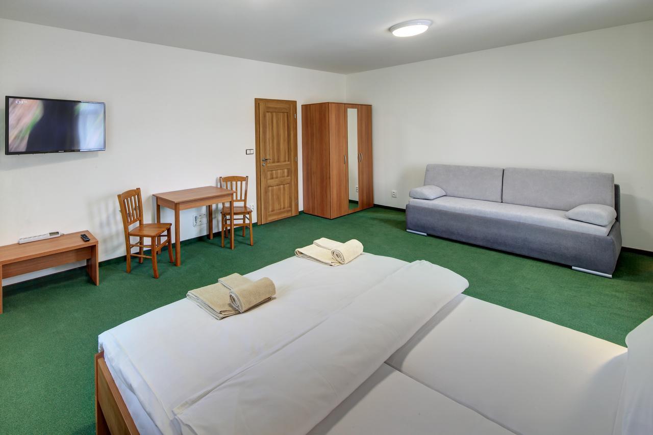 Hradni Basta Hotel Becov nad Teplou Exterior photo