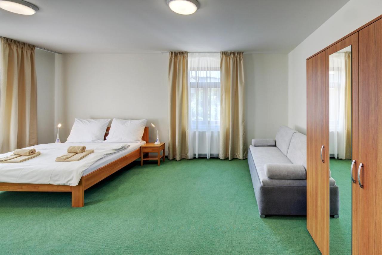 Hradni Basta Hotel Becov nad Teplou Exterior photo
