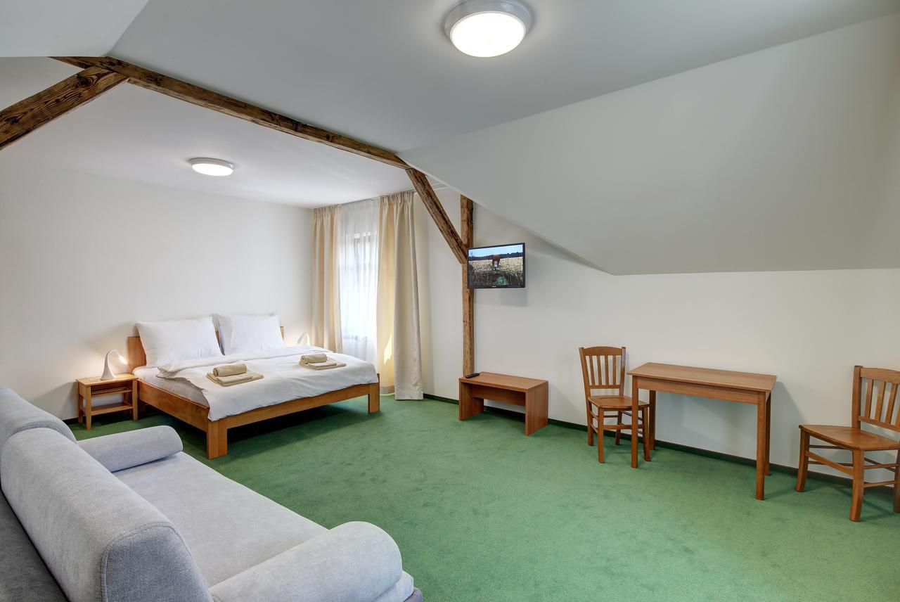Hradni Basta Hotel Becov nad Teplou Exterior photo