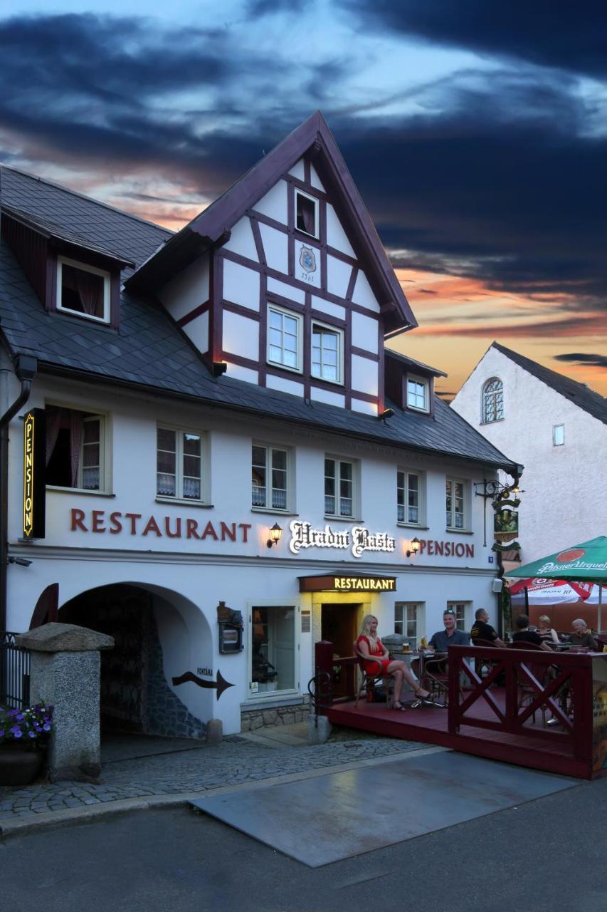 Hradni Basta Hotel Becov nad Teplou Exterior photo